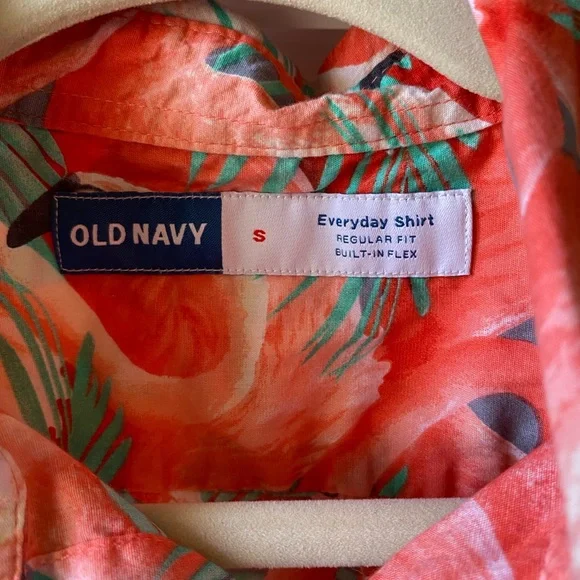 ❌SOLD❌ OLD NAVY MEN’S FLAMINGO CASUAL BUTTON DOWN SMALL - Picture 2 of 3